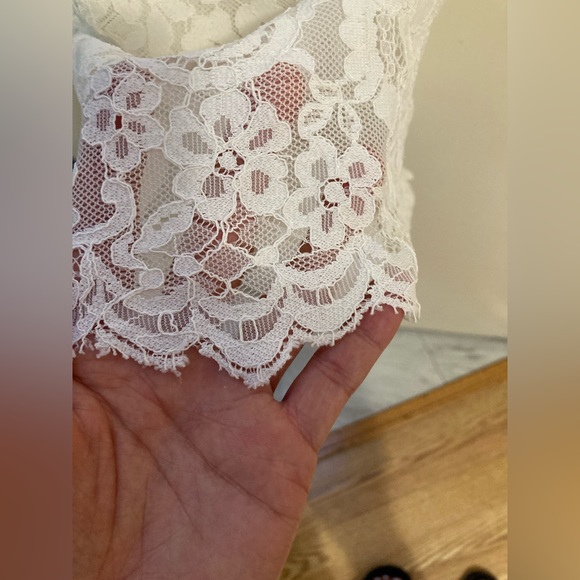 Lulu’s lace gown - Picture 10 of 11